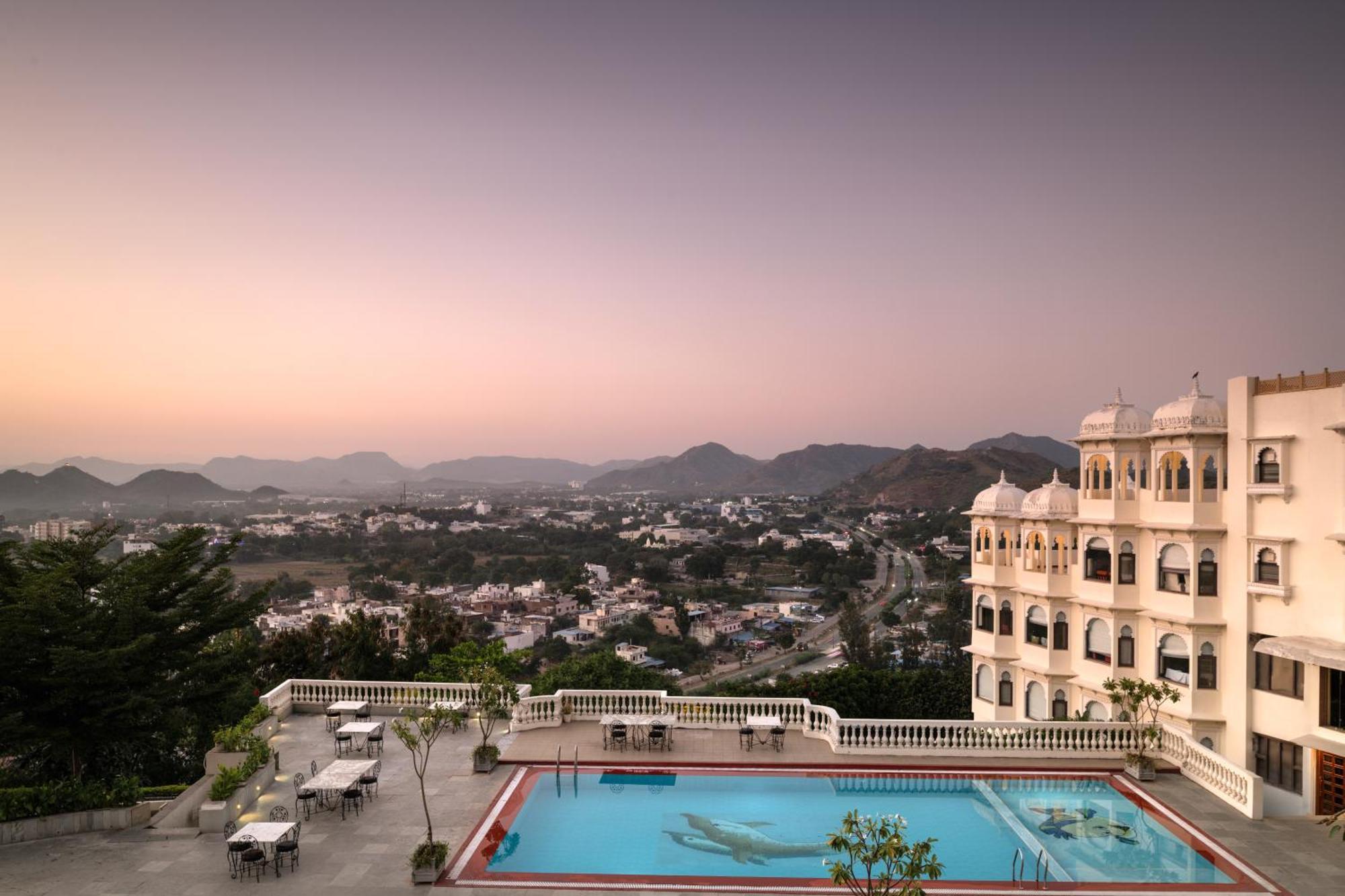 Bhairavgarh Palace Udaipur Eksteriør billede