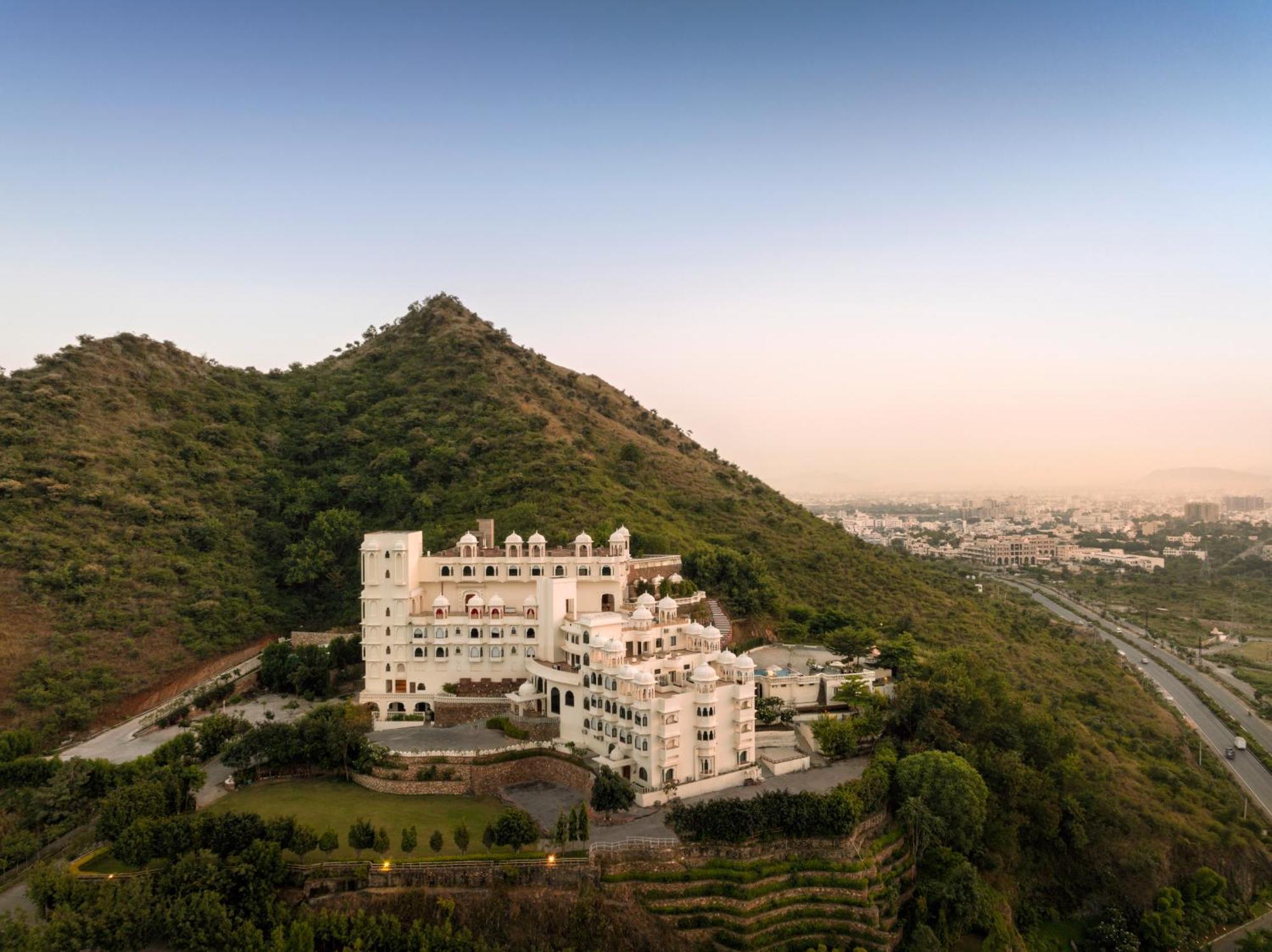 Bhairavgarh Palace Udaipur Eksteriør billede