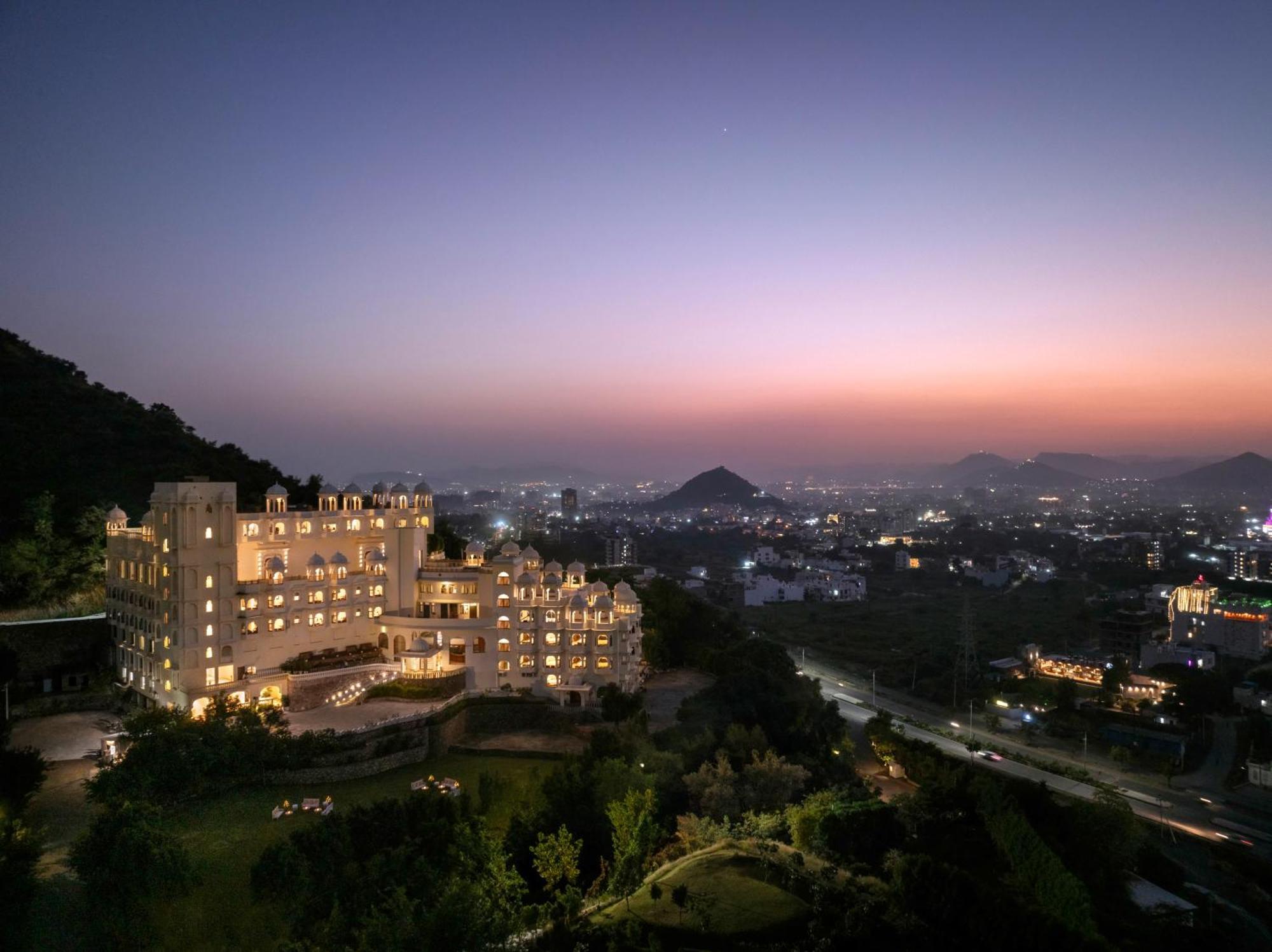 Bhairavgarh Palace Udaipur Eksteriør billede