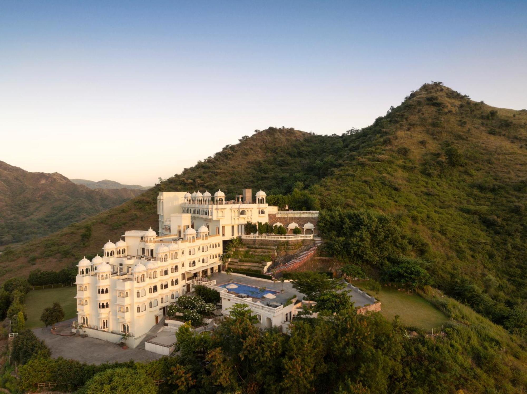 Bhairavgarh Palace Udaipur Eksteriør billede