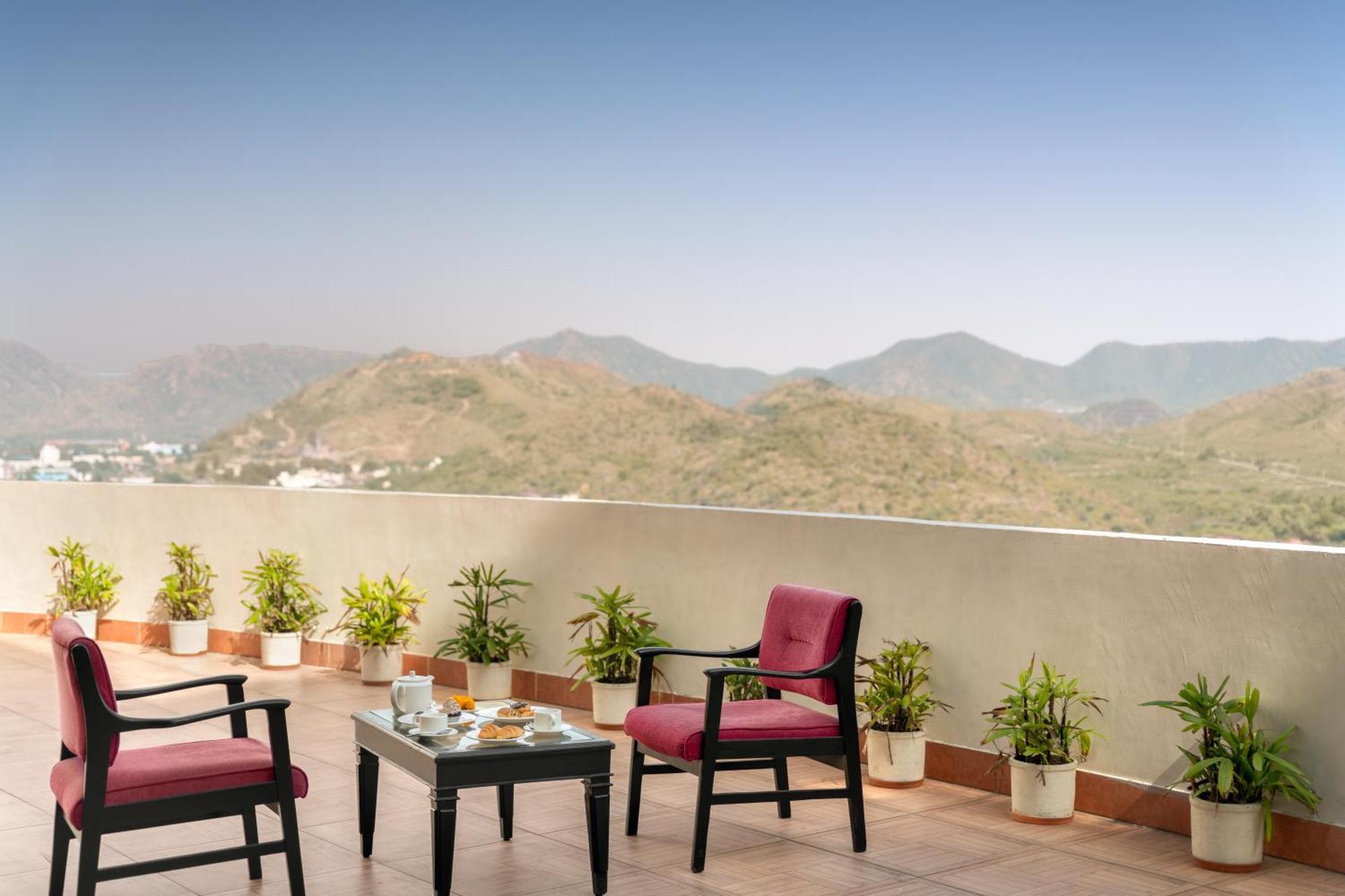 Bhairavgarh Palace Udaipur Eksteriør billede