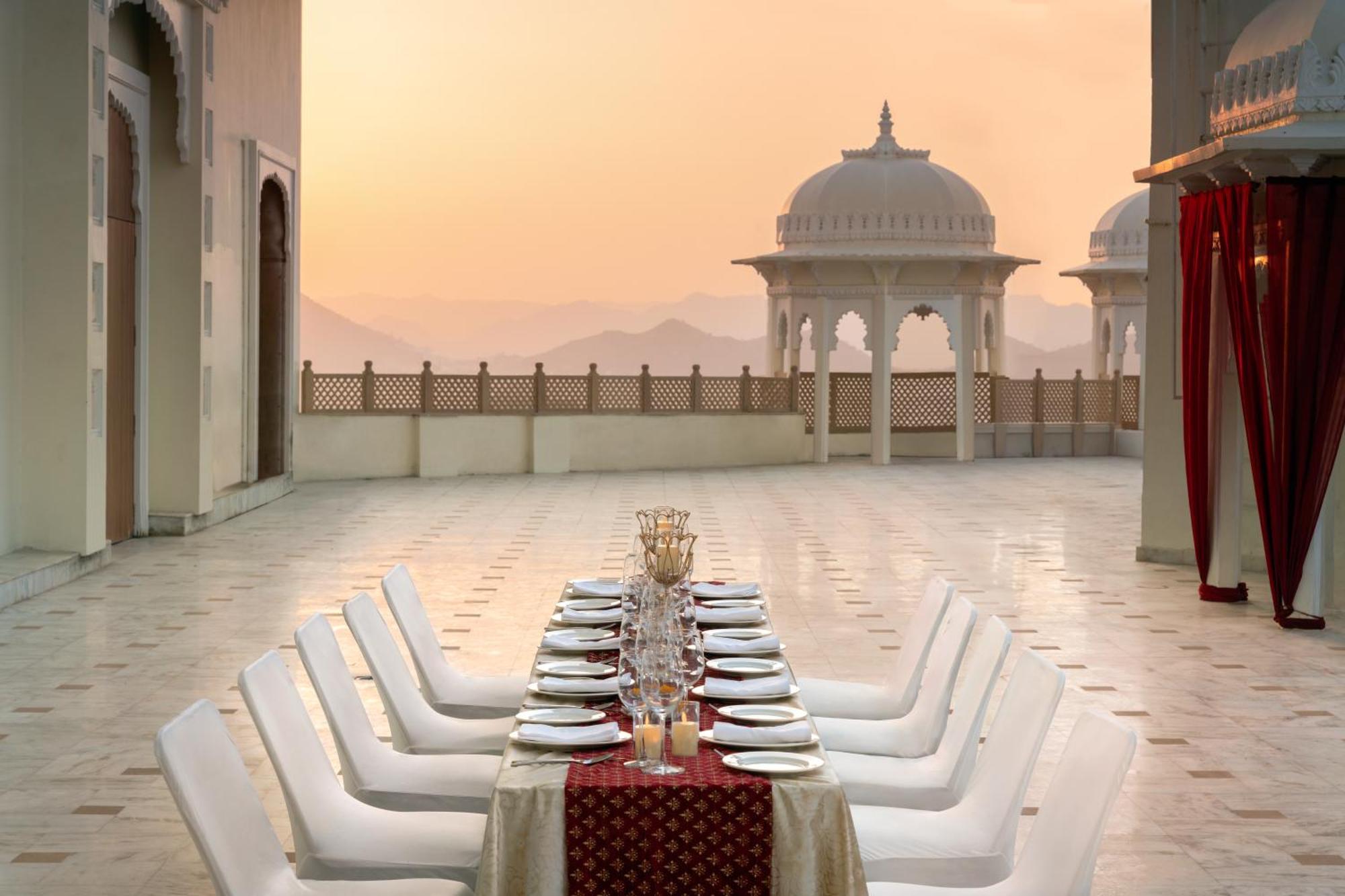 Bhairavgarh Palace Udaipur Eksteriør billede