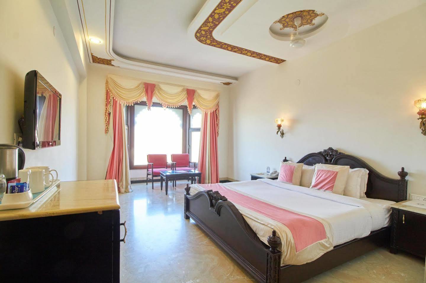 Bhairavgarh Palace Udaipur Eksteriør billede